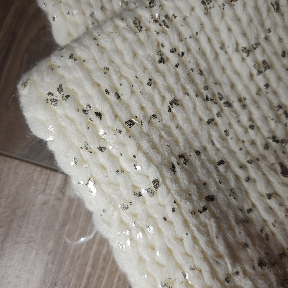 K.I.T. Keep it Trendy Women's Cream and Silver Neck Wrap Infinity Scarf NWOT - Picture 2 of 14